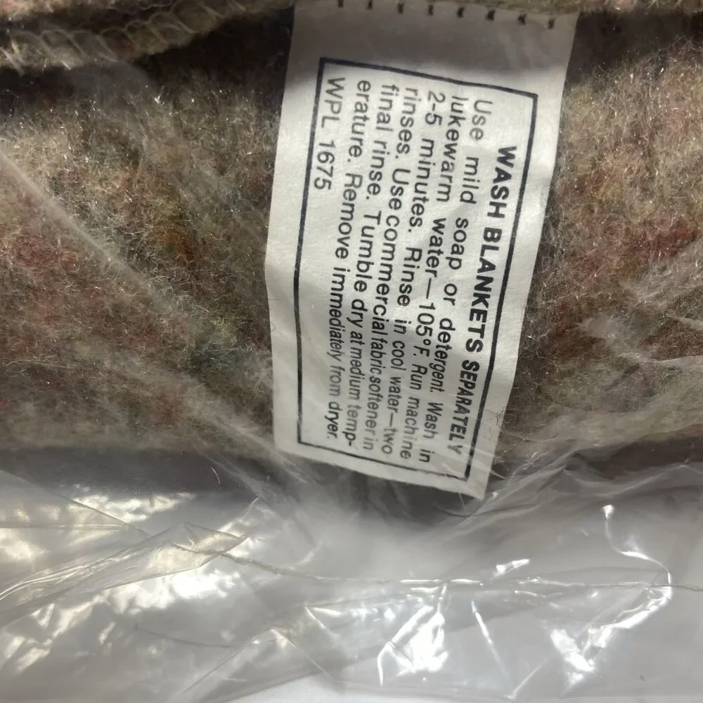 New Vintage 1960s–70s Beacon Rangeley Blanket 72x84 Wool Blend USA Made NIP
